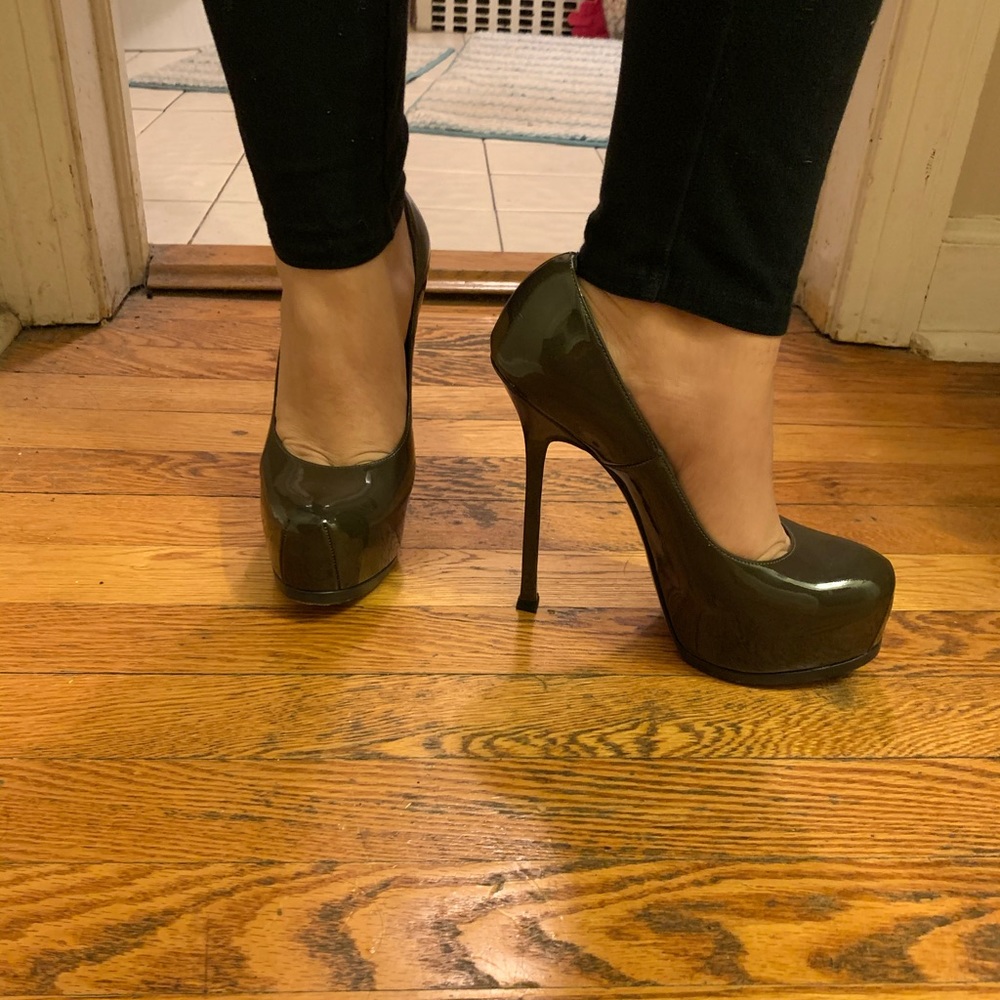 Yves Saint Laurent Grey Leather Platform Pumps - Picture 8 of 8